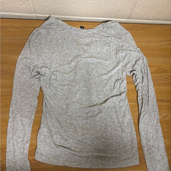 Universal Thread Heather Gray Long Sleeve Henley - Picture 2 of 4
